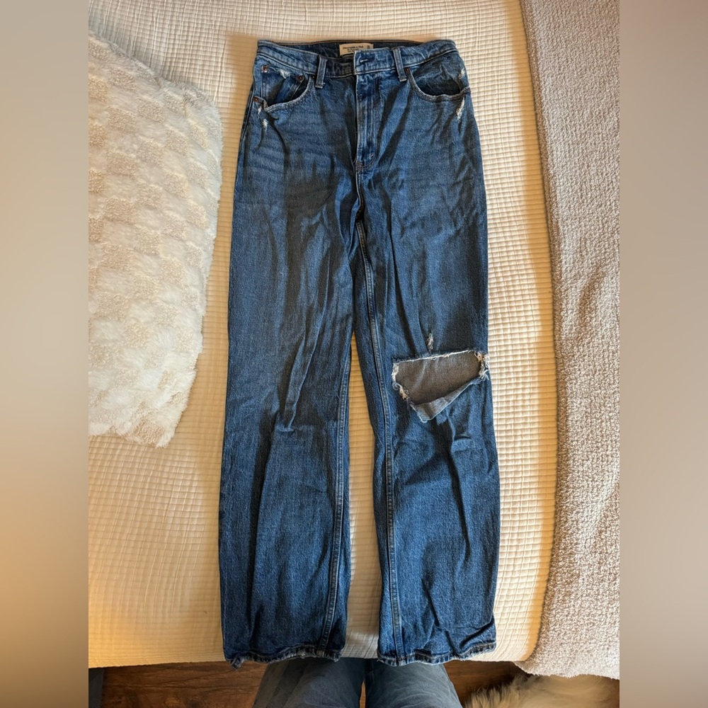 Abercrombie Ultra High Rise 90s Straight Jean